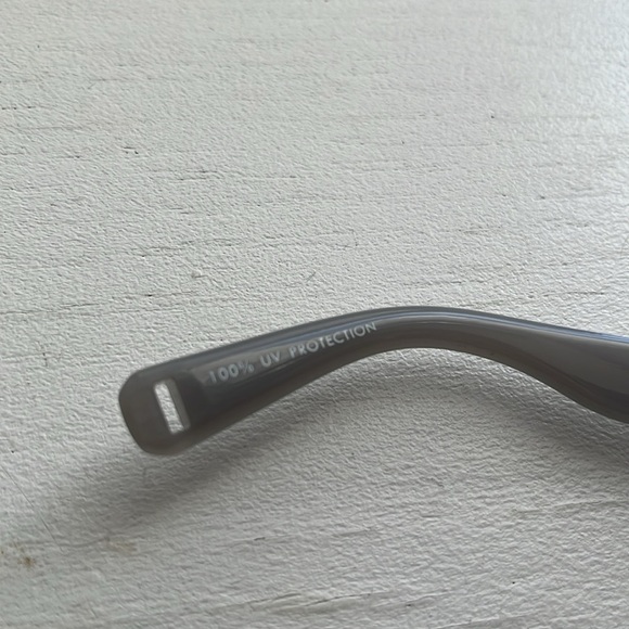 NWOT Oversized Gray Sunglasses with Gold Accents - Picture 6 of 6